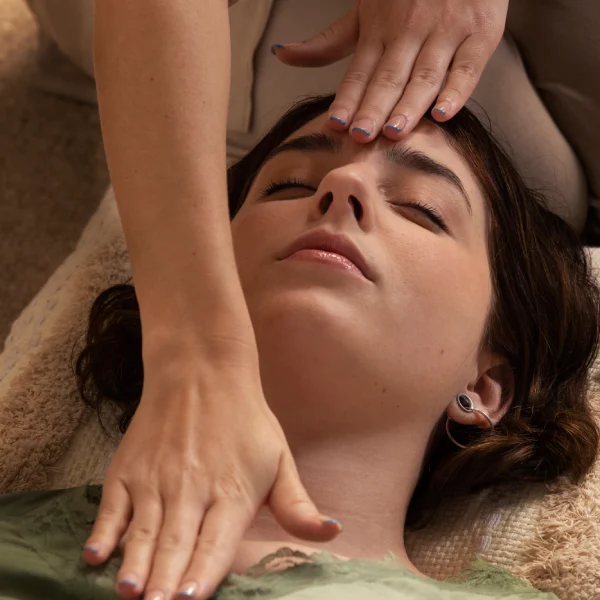 person-conducting-reiki-therapy (1)
